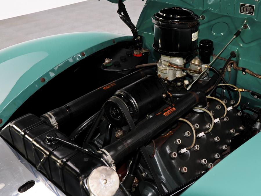  Ford V8 Deluxe 5-Window Coupe 1940 года  (фото 17 из 20)